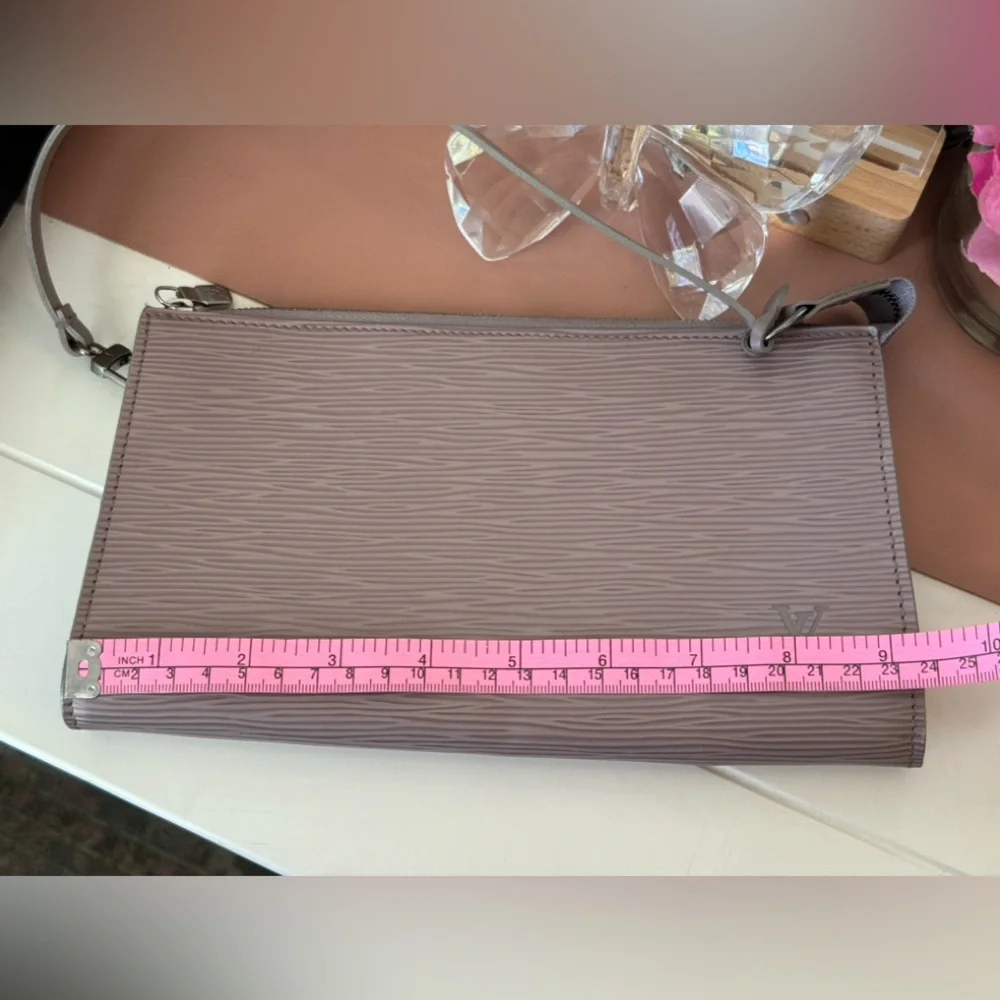 Louis Vuitton Lilac Epi Pochette - Picture 10 of 12